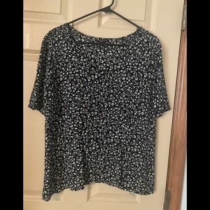 Talbots black and white flutter sleeve top